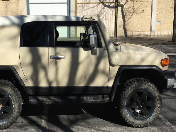 TOYOTA FJ CRUISER
