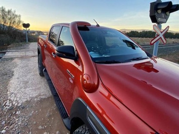 TOYOTA HILUX INVINCIBLE