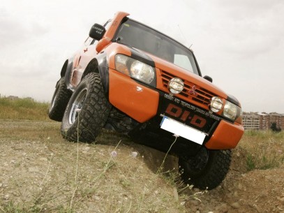 MITSUBISHI MONTERO DI-D 2