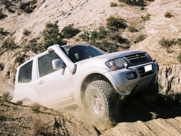 MITSUBISHI MONTERO DI-D