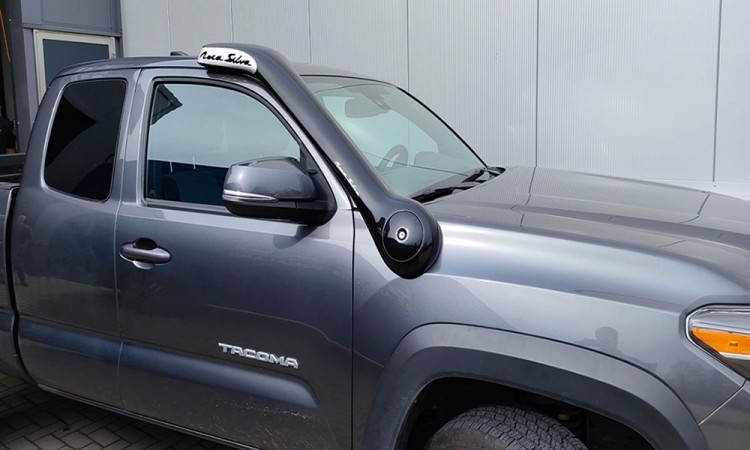 TOYOTA TACOMA